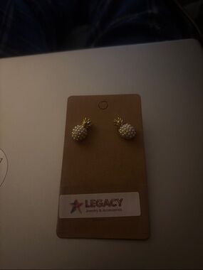 Legacy Gold and Cream Pineapple Earrings